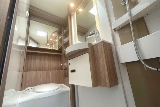 burstner-lyseo-mt660-interior-washroom-2.jpg