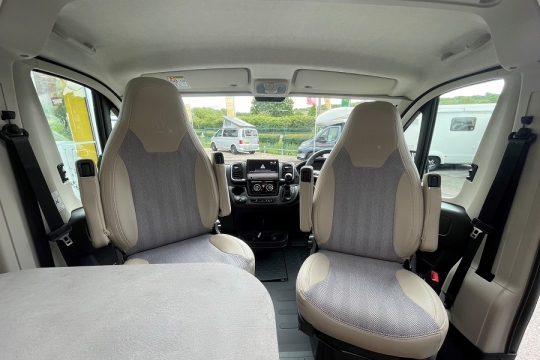 Etrusco-CV-640-SB-Interior-Cab.jpg
