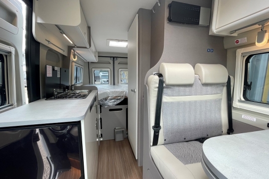 Etrusco-CV-640-SB-Interior-Front-To-Back.jpg