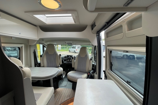 Etrusco-CV-640-SB-Interior-Lounge-Cab.jpg