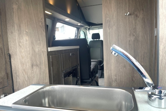vw-hillside-cromford-interior-sink-inwards.jpg