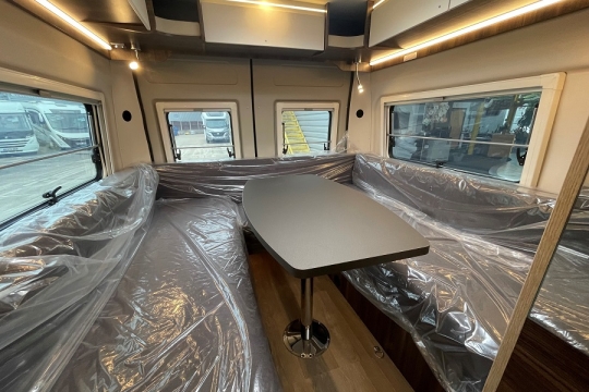 Laika-Ecovip-CV-645-Interior-Rear-Lounge.jpg