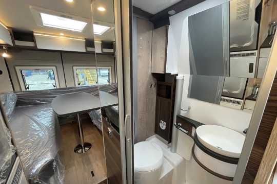 Laika-Ecovip-CV-645-Interior-Bathroom-Lounge.jpg