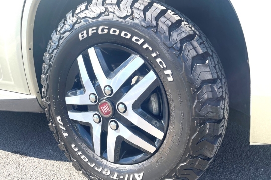 burstner-ixeo-it-734-exterior-off-road-tyres.jpg