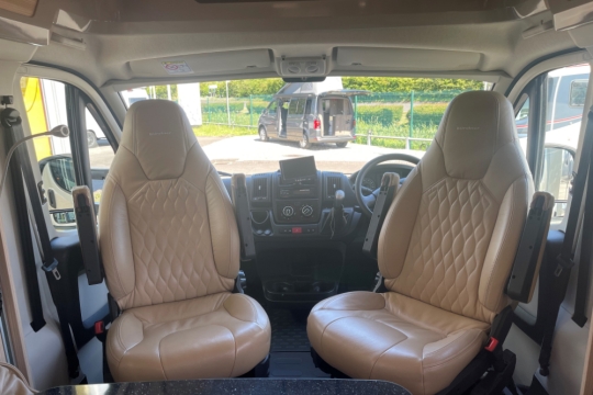 burstner-ixeo-it-734-interior-cab.jpg