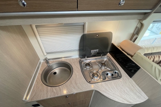 burtsner-ixeo-time-590-interior-kitchen-top.jpg