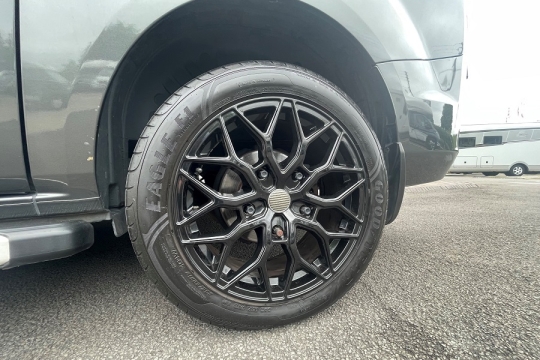 dub-hut-exterior-wheels.jpg