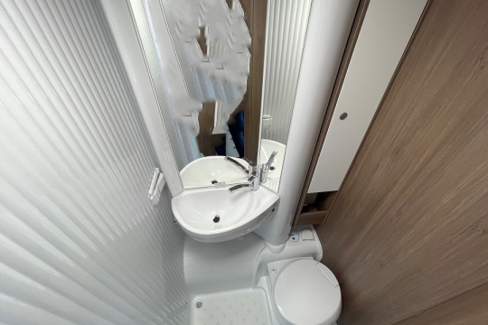 carado-v339-interior-bathroom.jpg