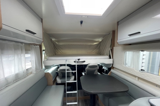 rollerteam-pegaso-590-interior-over-cab-bed.jpg