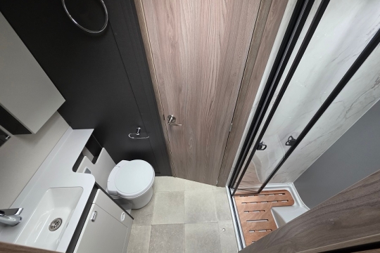 Swift-Voyager-584-Interior-Bathroom.jpg