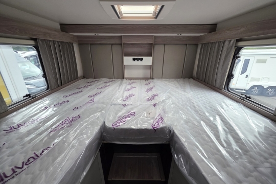 Swift-Voyager-584-Interior-Bed.jpg