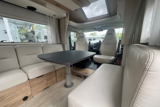 pilote-evidence-P626d-interior-front-lounge.jpg