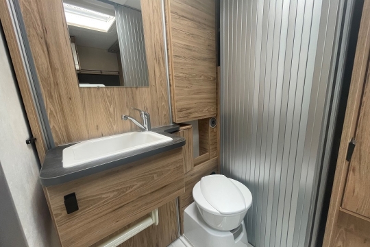 pilote-evidence-P626d-interior-bathroom-2.jpg