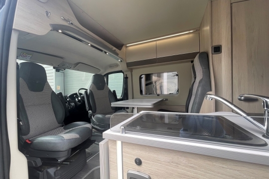 auto-trail-tribute-t670s-interior-front.jpg