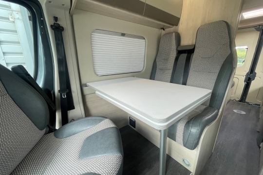 auto-trail-tribute-t670s-interior-dinette.jpg