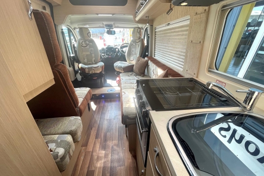auto-sleepers-interior-to-front.jpg