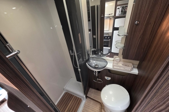 Benimar-Mileo-282-Interior-Bathroom.jpg