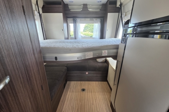 Benimar-Mileo-282-Interior-Rear-Bed.jpg