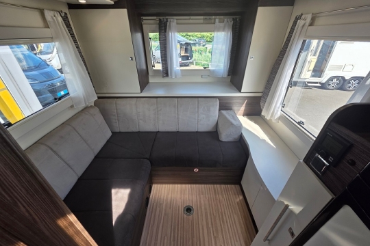 Benimar-Mileo-282-Interior-Rear-Lounge.jpg