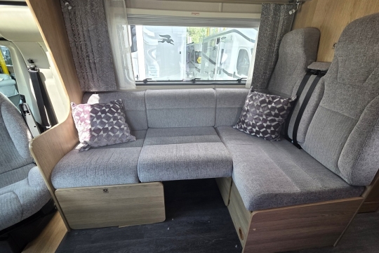 Auto-Trail-Imala-736G-Interior-Lounge-Side.jpg