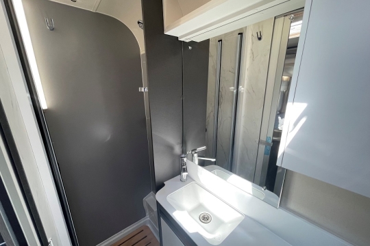 swift-voyager-510-interior-shower.jpg
