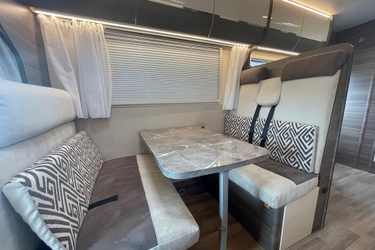 rimor-evo-sound-7-interior-lounge.jpg
