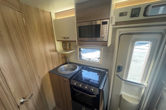 swift-champagne-604-interior-kitchen.jpg