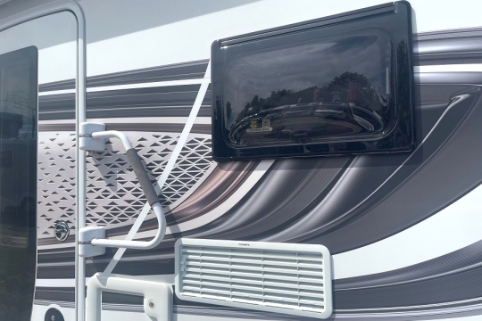 swift-champagne-c404-exterior-design.jpg
