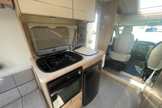 elddis-accordo-120-interior-kitchen.jpg