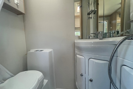 elddis-accordo-120-interior-washroom-low.jpg