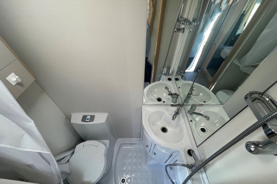 elddis-accordo-120-interior-washroom-high.jpg