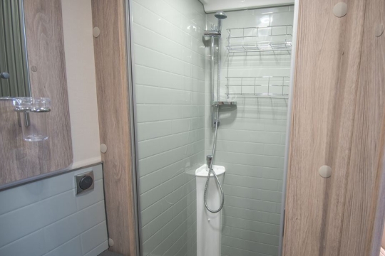broadway-eb-bathroom.JPG