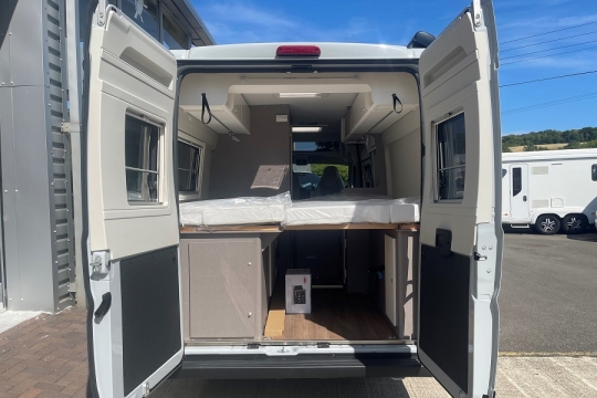 etrusco-cv-640-sb-plus-exterior-rear-doors.jpg