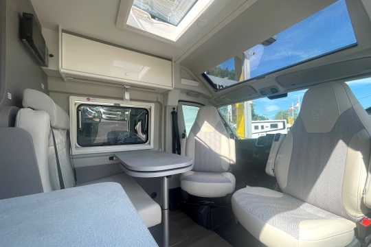 etrusco-cv-640-sb-plus-interior-lounge-2.jpg