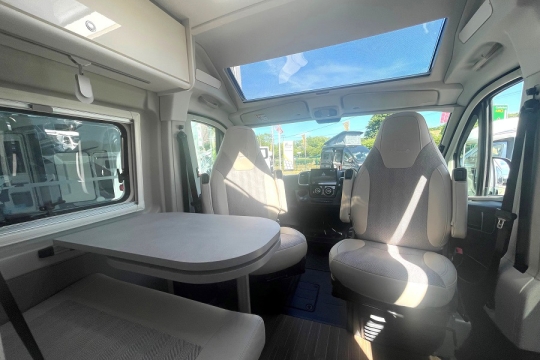 etrusco-cv-640-sb-plus-interior-cab-seats.jpg