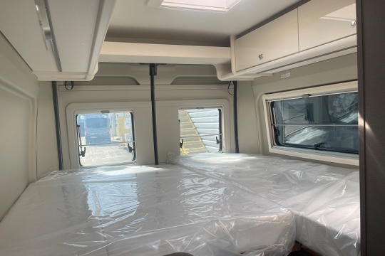 etrusco-cv-640-sb-plus-interior-rear-bed.jpg