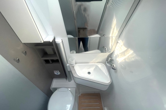 etrusco-cv-640-sb-plus-interior-bathroom.jpg