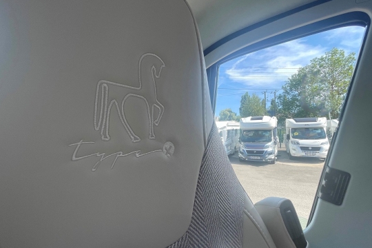 etrusco-cv-640-sb-plus-interior-headrest.jpg