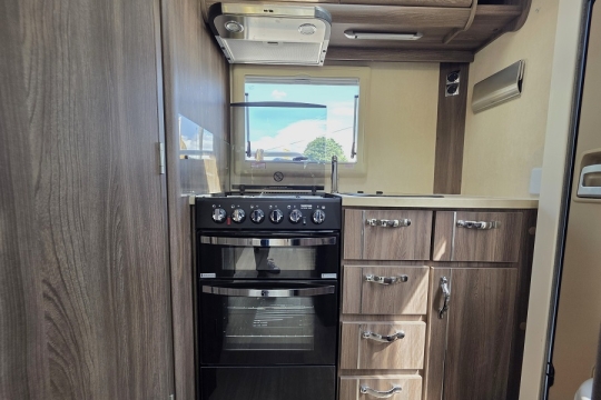 Auto-Sleepers-Bourton-Interior-Kitchen-Low.jpg