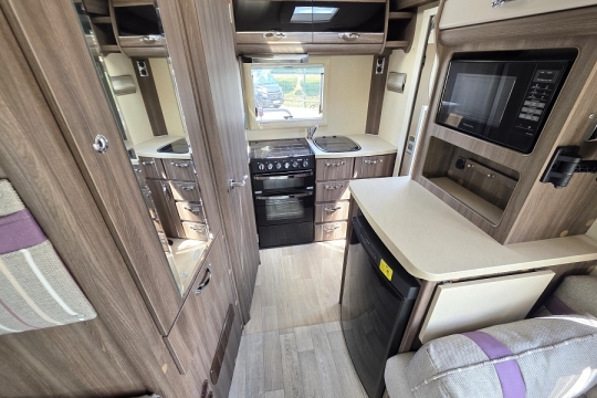 Auto-Sleepers-Bourton-Interior-Rear.jpg