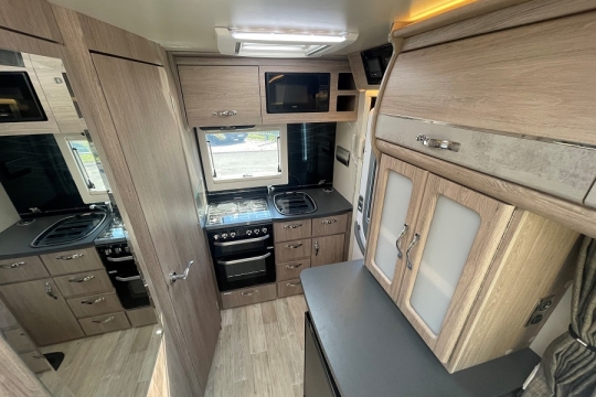 auto-sleepers-nuevo-interior-kitchen.jpg