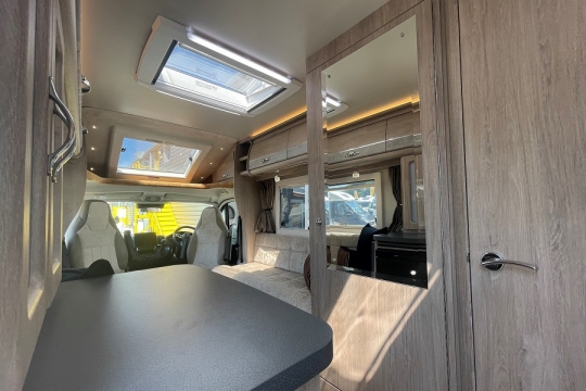 auto-sleepers-nuevo-interior-to-front-from-door.jpg