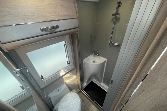 auto-sleepers-nuevo-interior-washroom-2.jpg