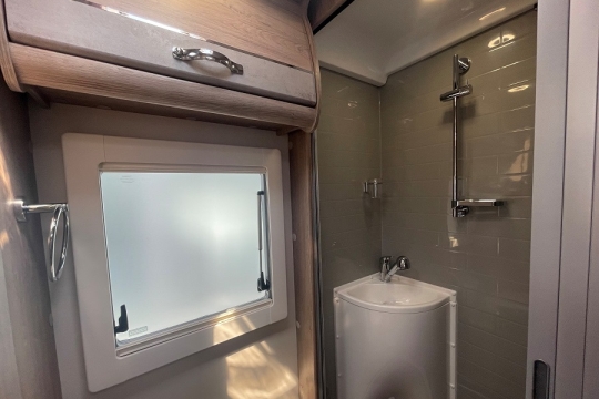 auto-sleepers-nuevo-interior-washroom.jpg