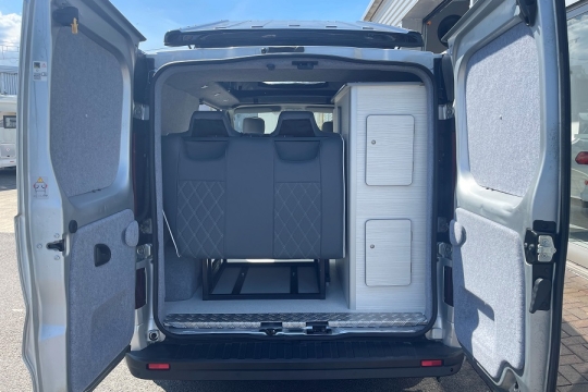 vauxhall-vivaro-interior-rear-doors.jpg