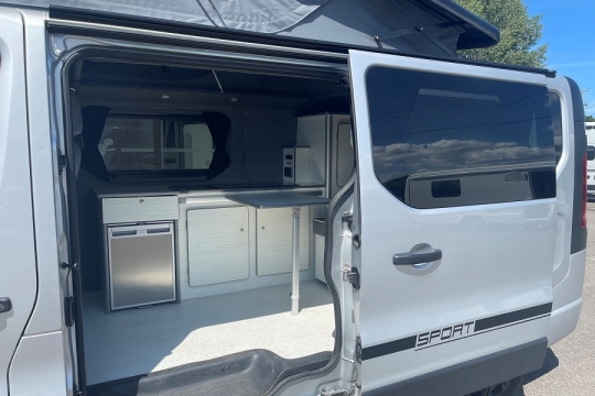vauxhall-vivaro-interior-from-side-door.jpg