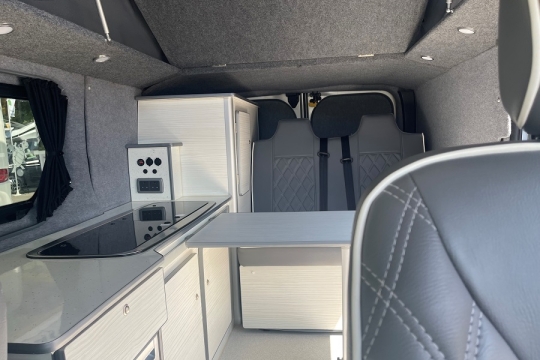 vauxhall-vivaro-interior-cab-to-rear.jpg