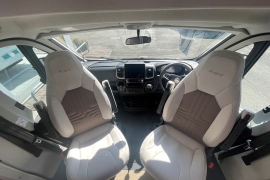 burstner-lyseo-t594-interior-cab-seats.jpg