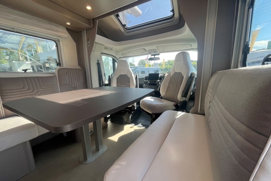 burstner-lyseo-t594-interior-front-lounge.jpg