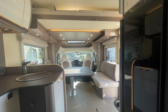 burstner-lyseo-t594-interior-to-front.jpg